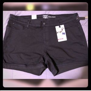 LEVI STRAUSS stretch black shorts Size 24W